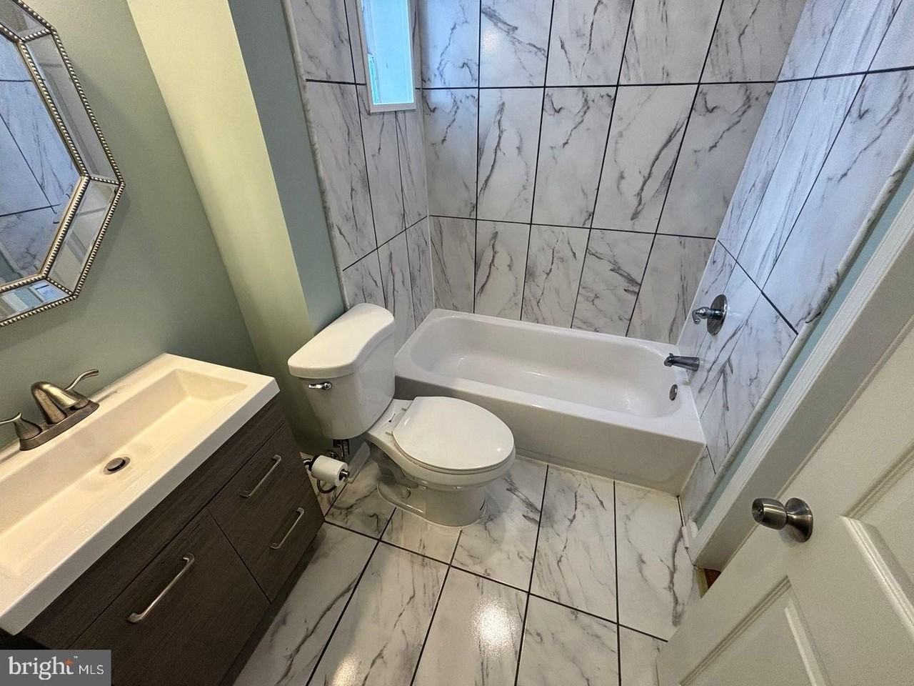 845 Mercer Street - Photo 3 of 18