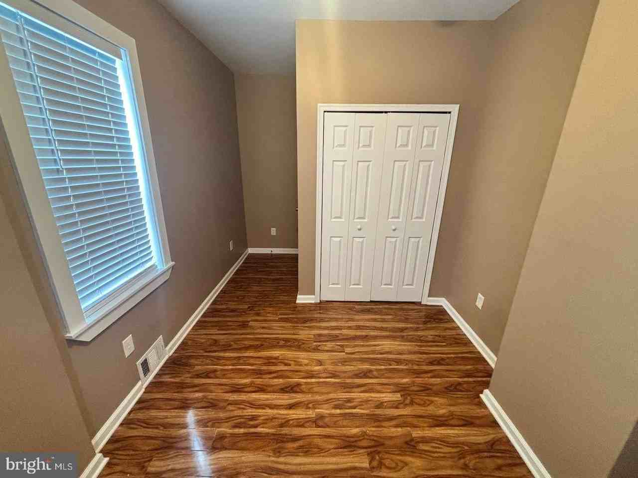 845 Mercer Street - Photo 7 of 18