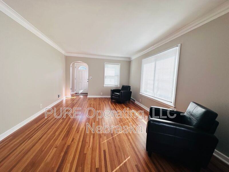 830 South 54th Street - Photo 4 of 39