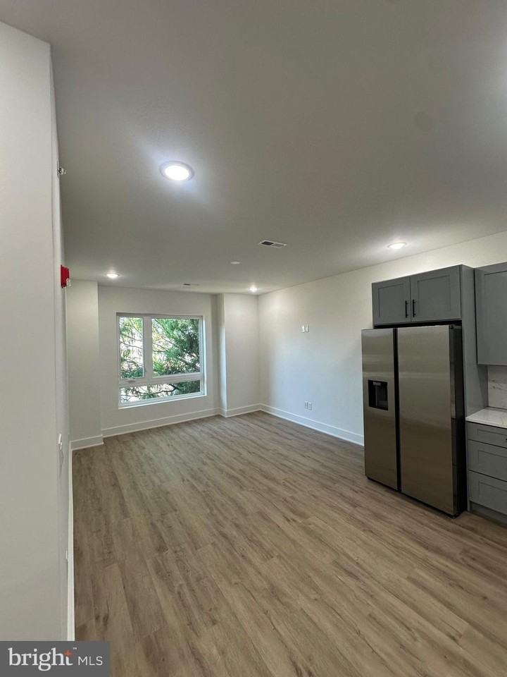 2331 E York St ## 33