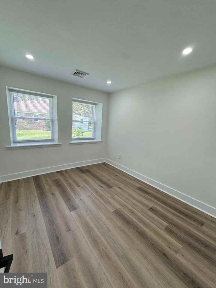 8606 Verree Rd - Photo 2 of 40