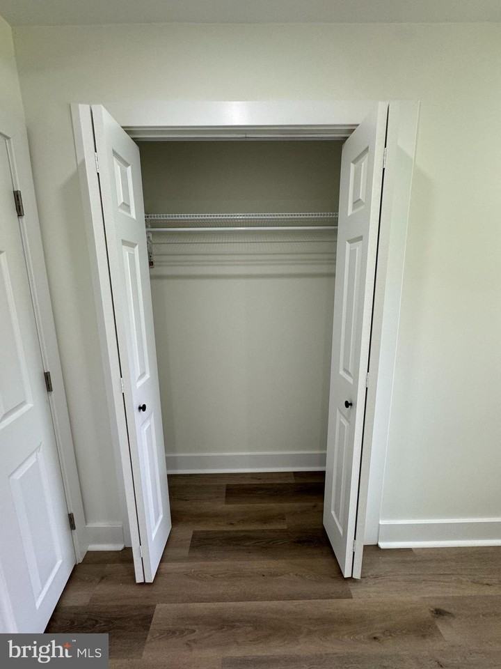 8606 Verree Rd - Photo 4 of 40