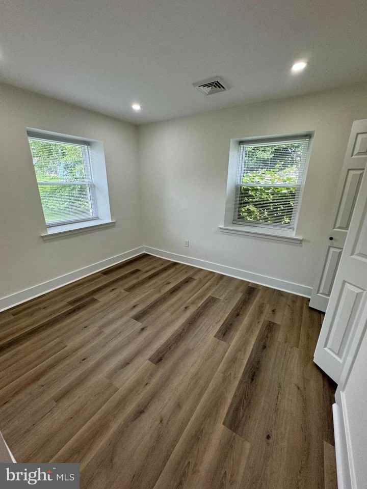 8606 Verree Rd - Photo 7 of 40