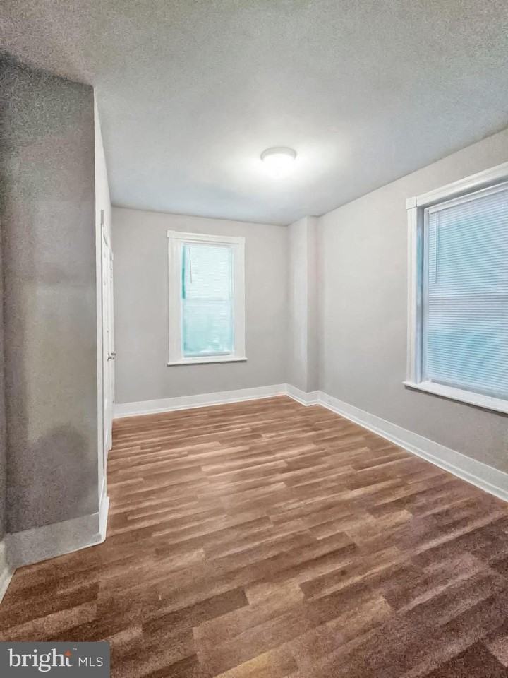 5414 Irving St - Photo 3 of 26