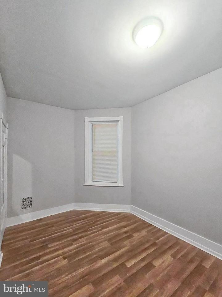 5414 Irving St - Photo 6 of 26