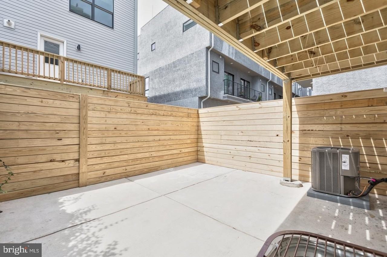 1322 Hope Street #A - Photo 5 of 30