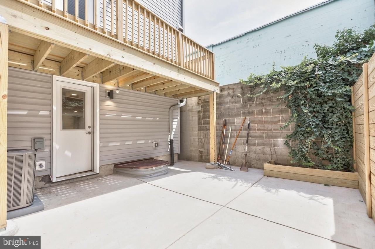 1322 Hope Street #A - Photo 6 of 30