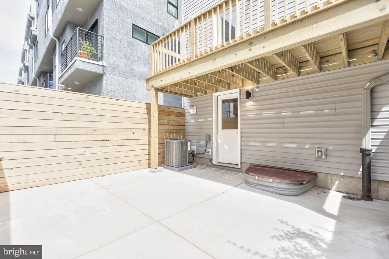 1322 Hope Street #A - Photo 7 of 30