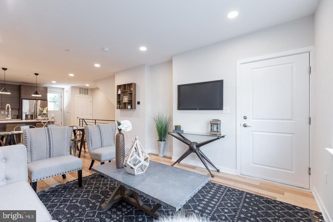 1322 N Hope St Apt A #A - Photo 3 of 30