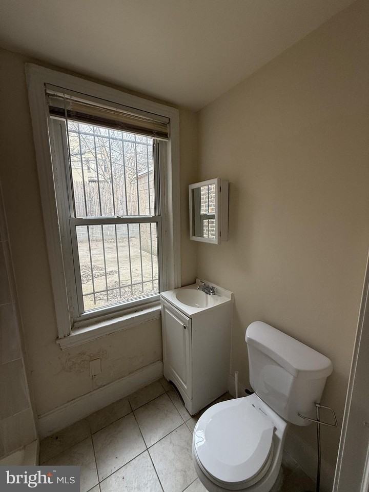 3205 Pearl St - Photo 4 of 8