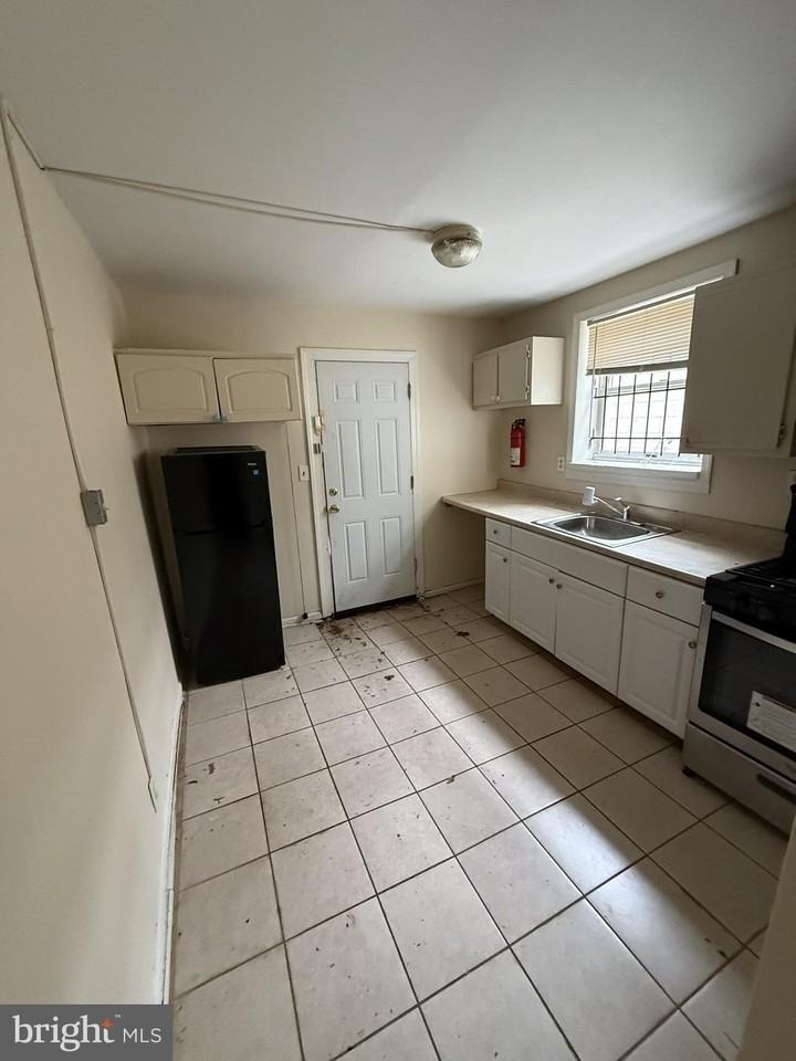 3205 Pearl St - Photo 5 of 8