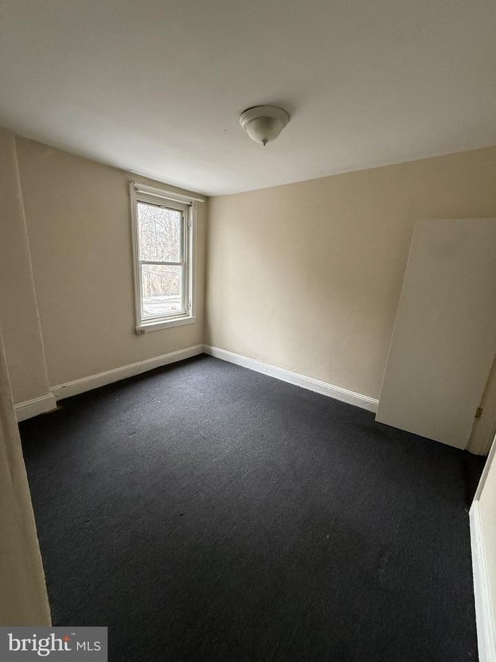 3205 Pearl St - Photo 7 of 8