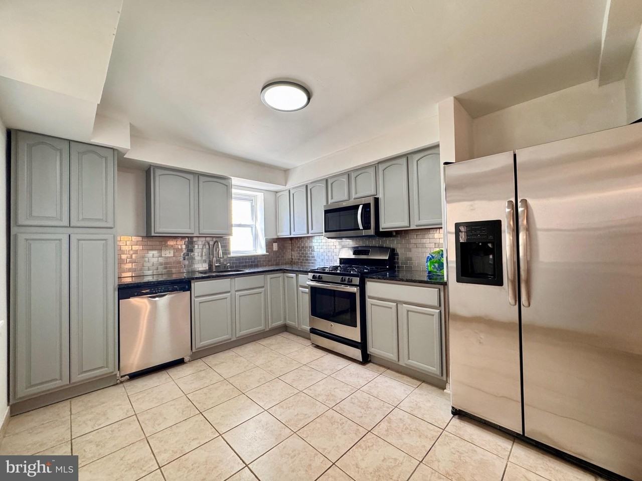 1136 Mount Vernon St - Photo 7 of 18