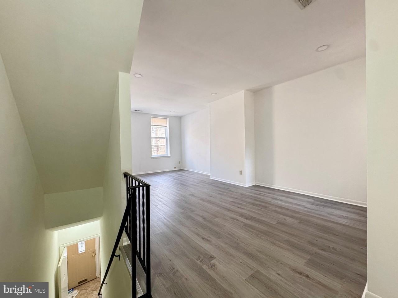 1136 Mount Vernon St - Photo 2 of 18