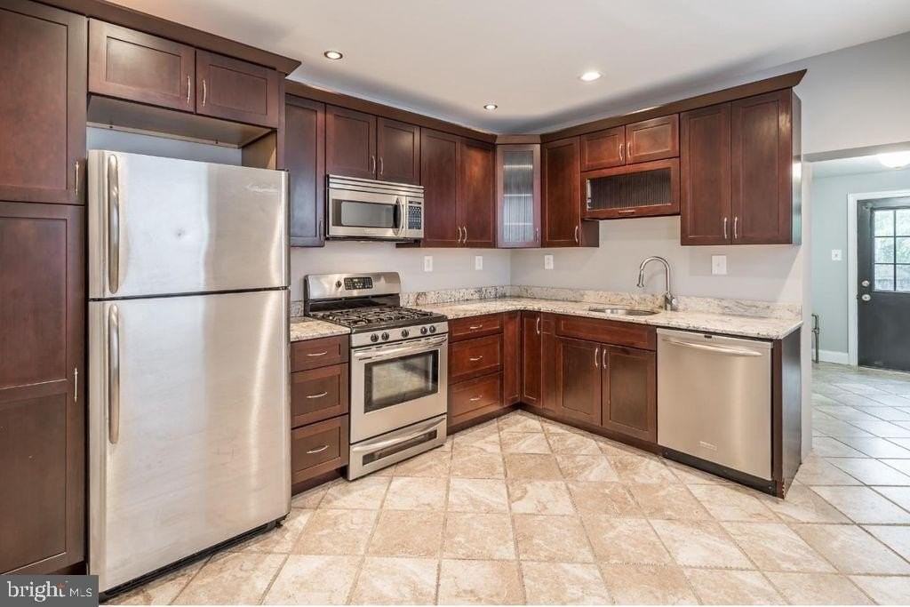 132 Krams Avenue - Photo 5 of 17