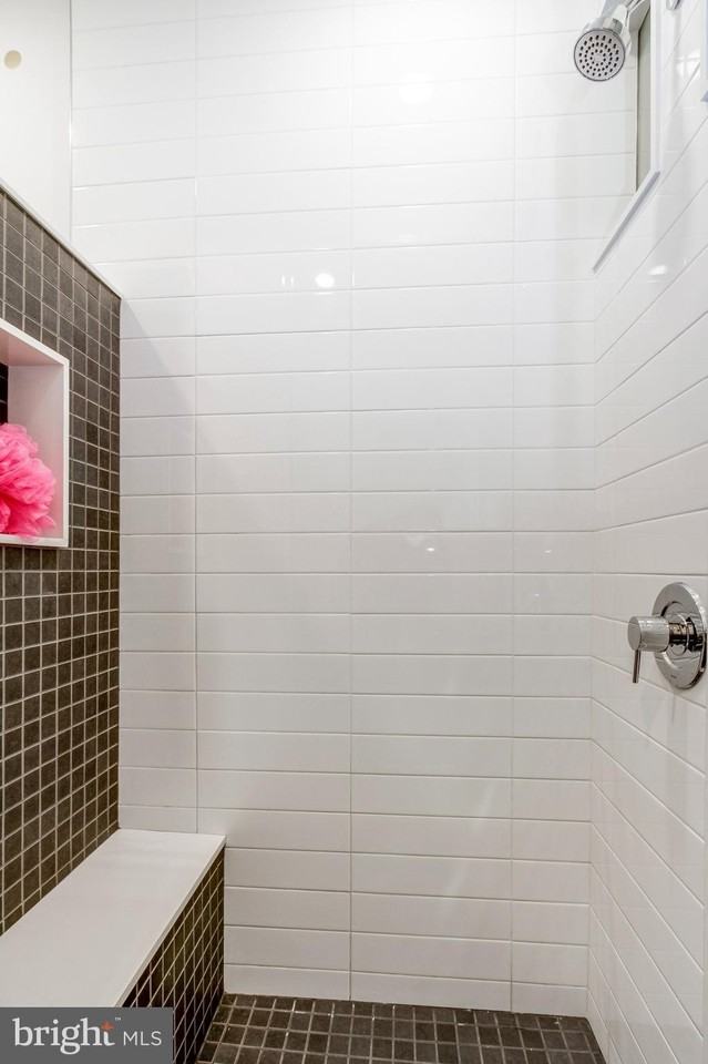 1942 N Front St Apt 208 #208 - Photo 5 of 10