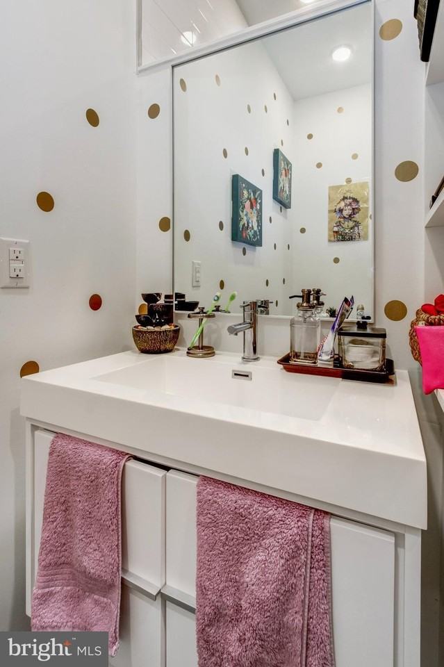 1942 N Front St Apt 208 #208 - Photo 7 of 10