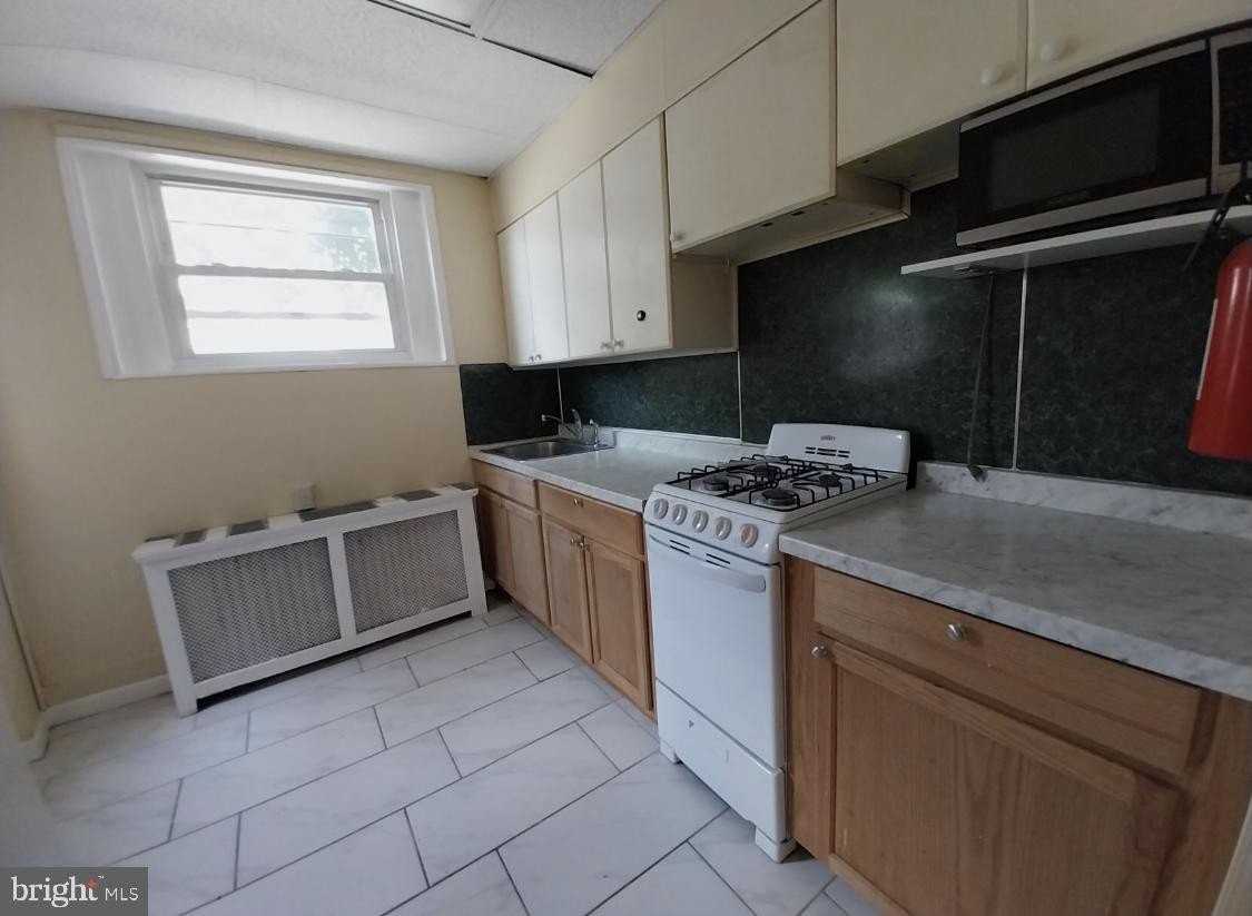 819 Kimball St - Photo 4 of 19