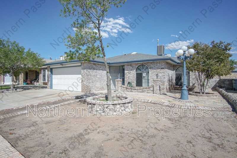 1832 Dean Jones St - Photo 2 of 32