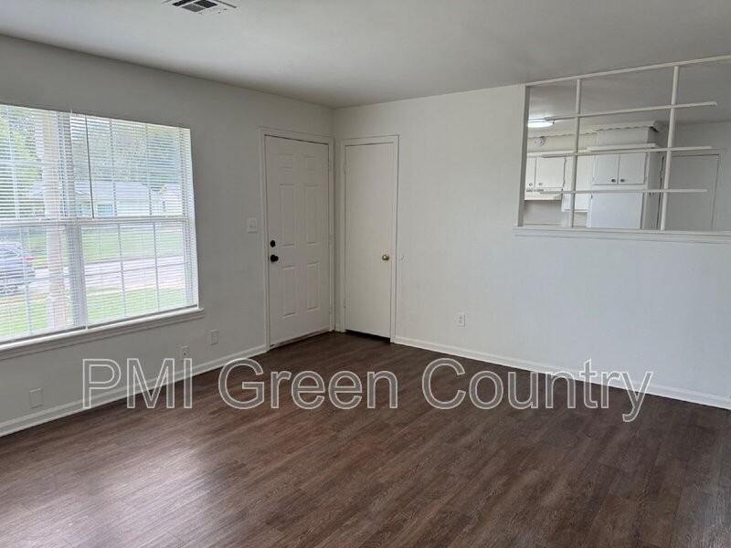 321 W 62nd Pl N - Photo 4 of 14