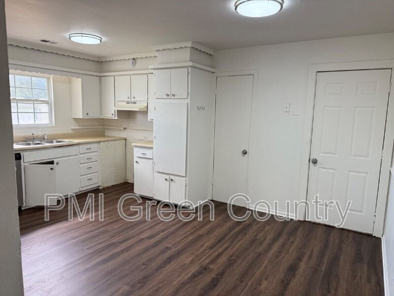 321 W 62nd Pl N - Photo 5 of 14