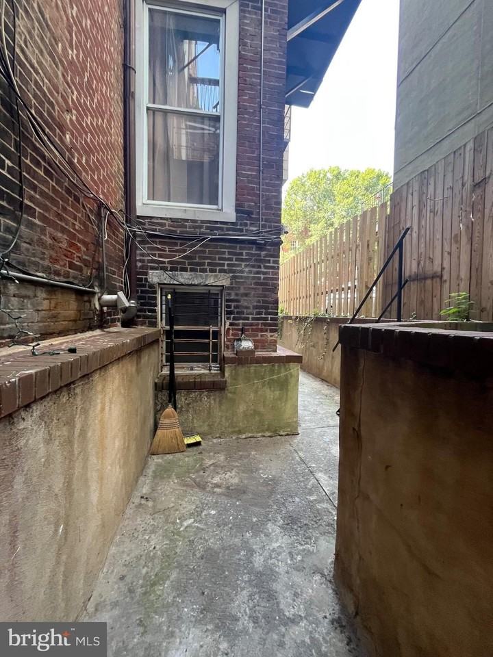 919 Pine St Apt 1r #1R - Photo 2 of 21