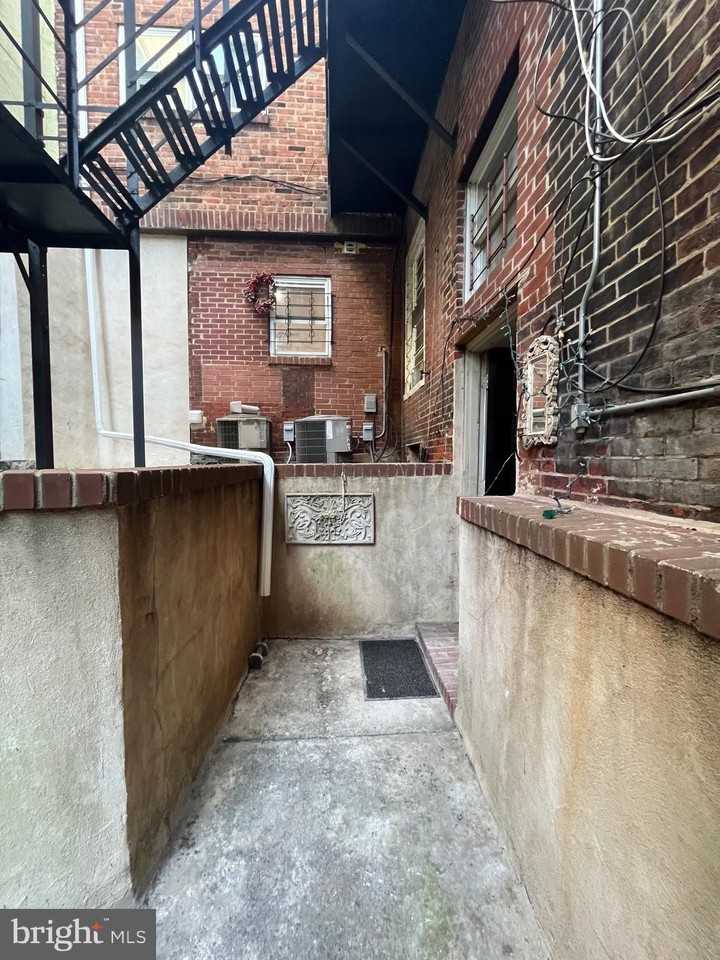 919 Pine St Apt 1r #1R - Photo 3 of 21