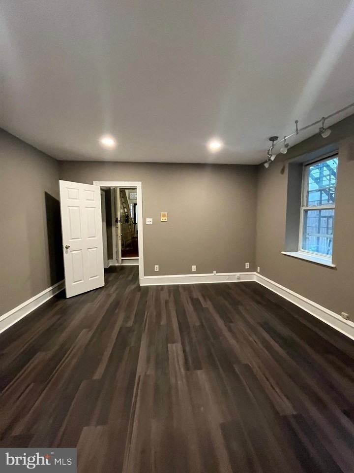 919 Pine St Apt 1r #1R - Photo 7 of 21