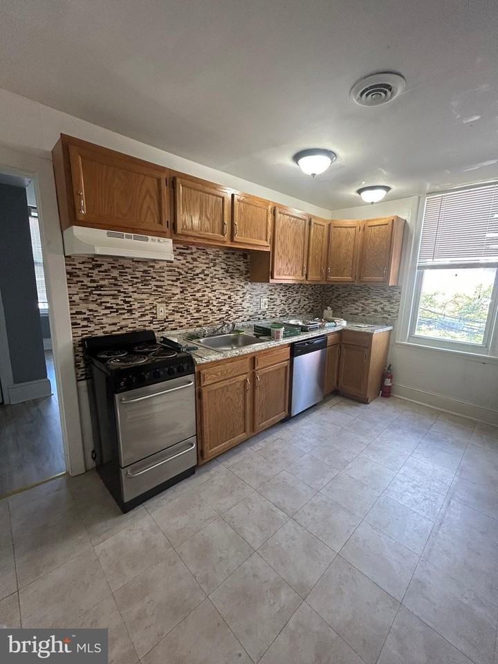 3618 N 19th St Unit 2 #2 - Photo 2 of 16