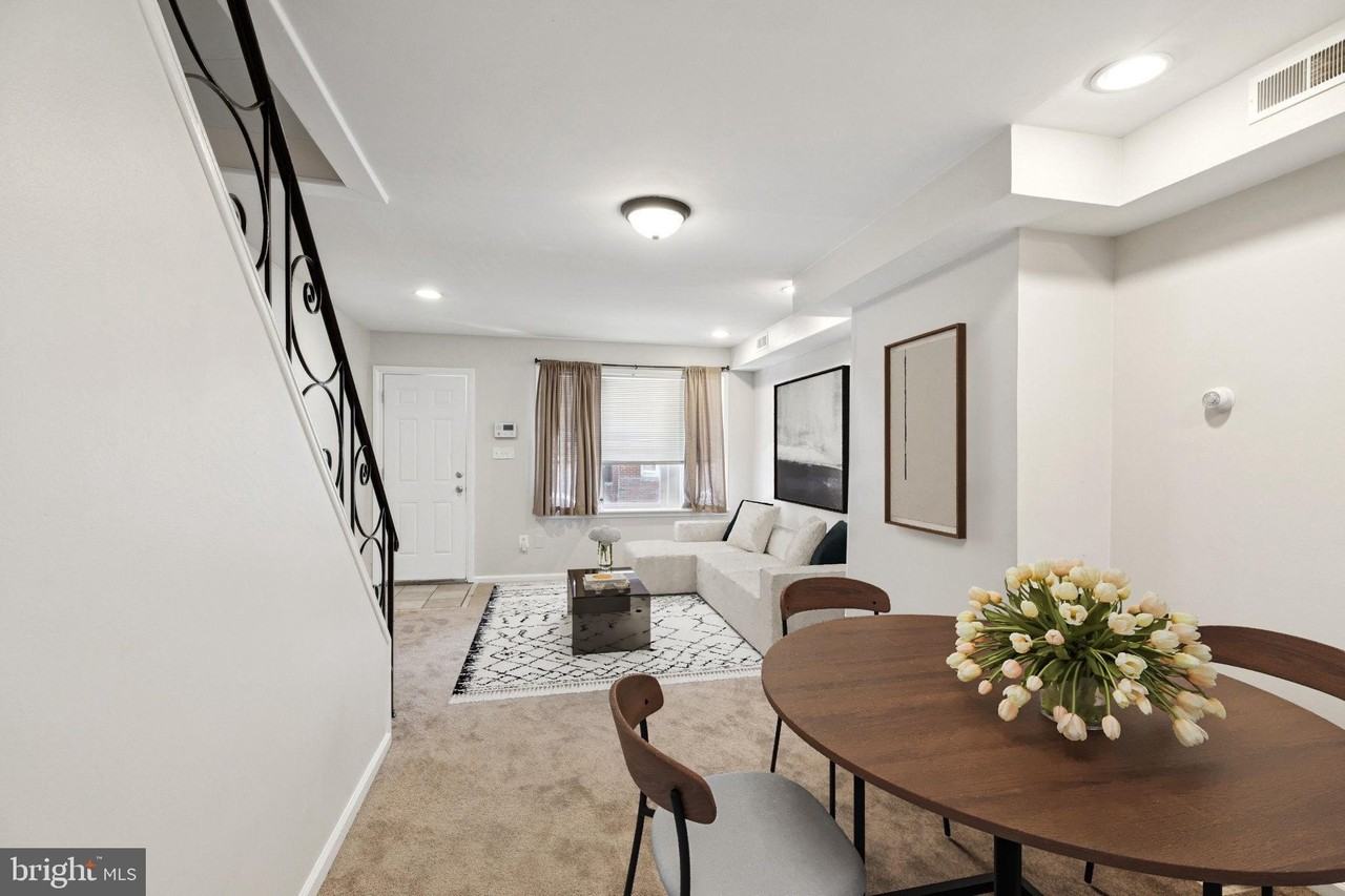 1522 South Myrtlewood Street - Photo 2 of 11