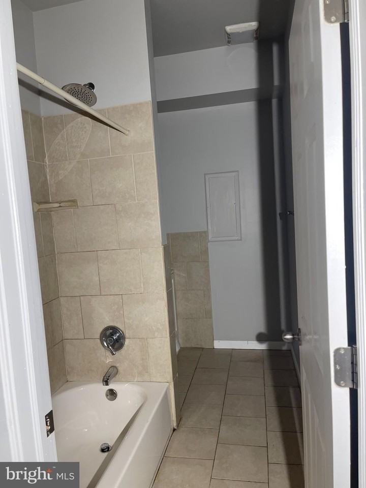 2562 N 31st St 2nd Fl #2ndFLUNIT - Photo 5 of 10