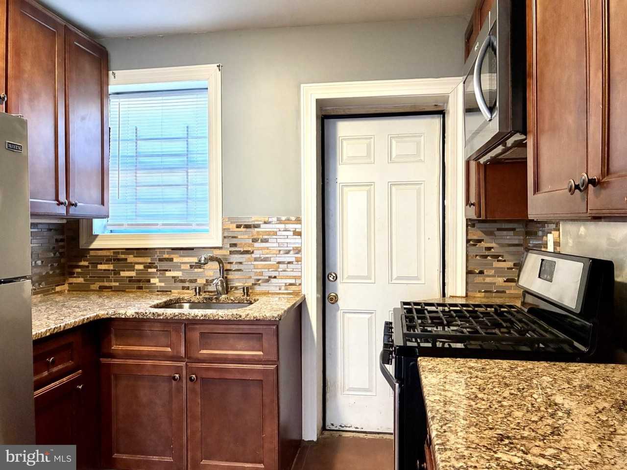 4415 Brown Street - Photo 4 of 18