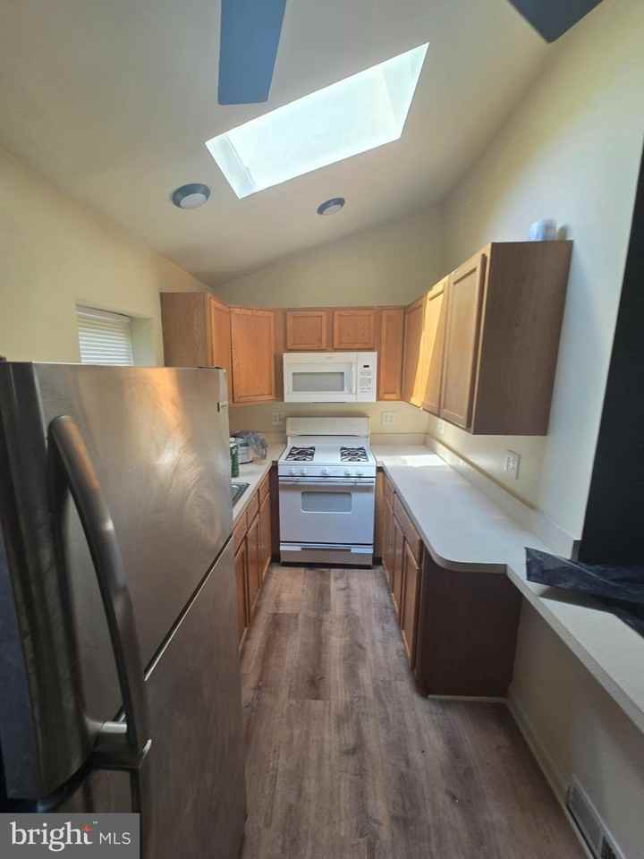 2118 Ruffner St - Photo 7 of 14