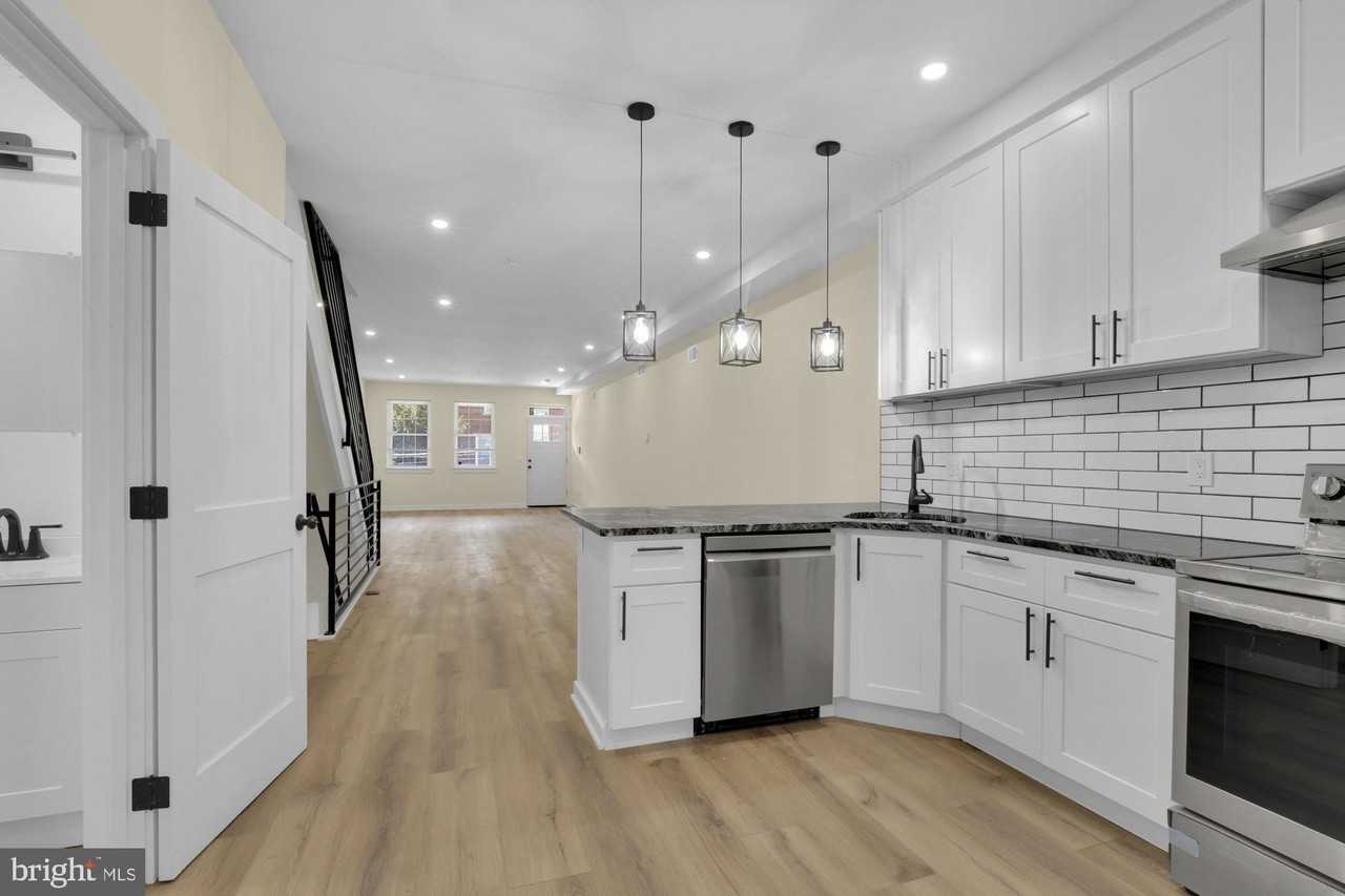 2670 Braddock St - Photo 4 of 47