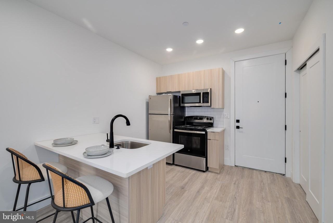 2400 E Huntingdon St #204 - Photo 7 of 15