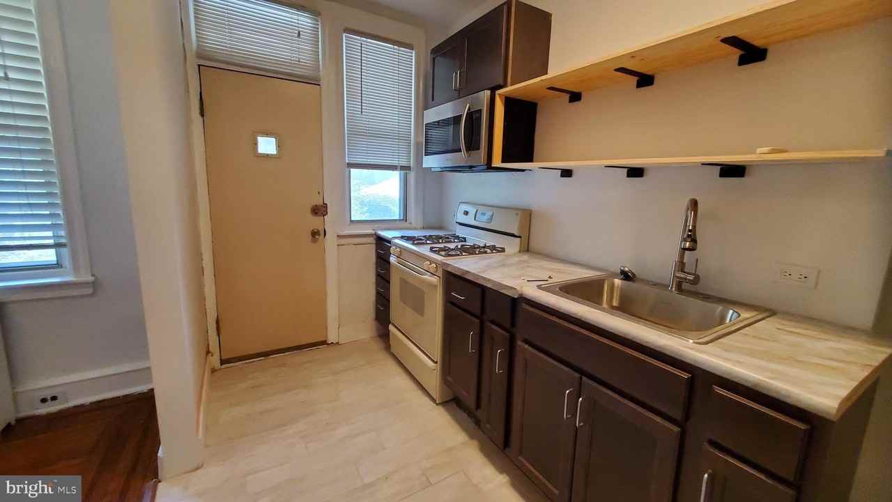 1926 West Airdrie Street - Photo 3 of 13