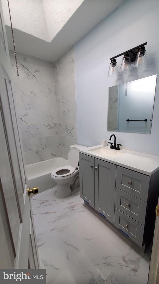 1926 West Airdrie Street - Photo 5 of 13