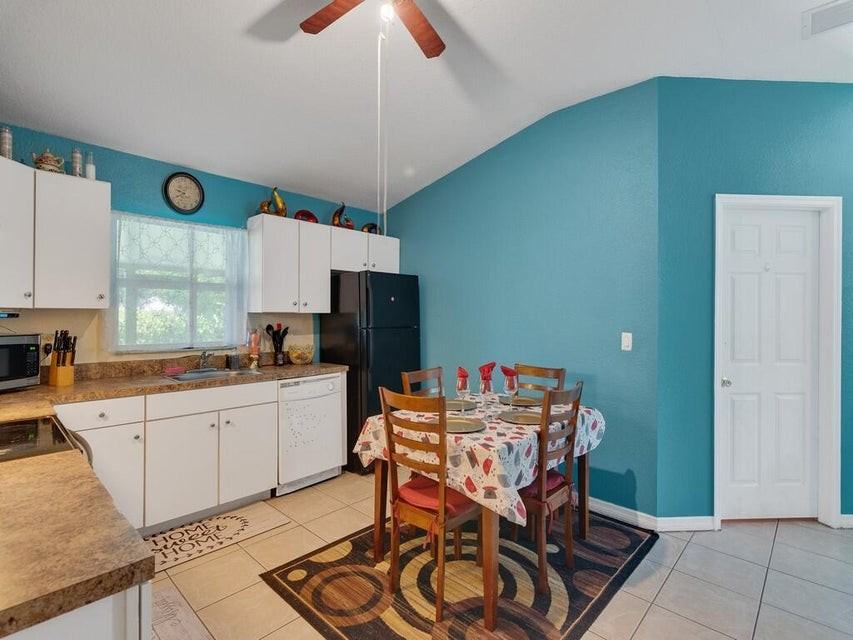 7402 Coquina Avenue - Photo 3 of 8