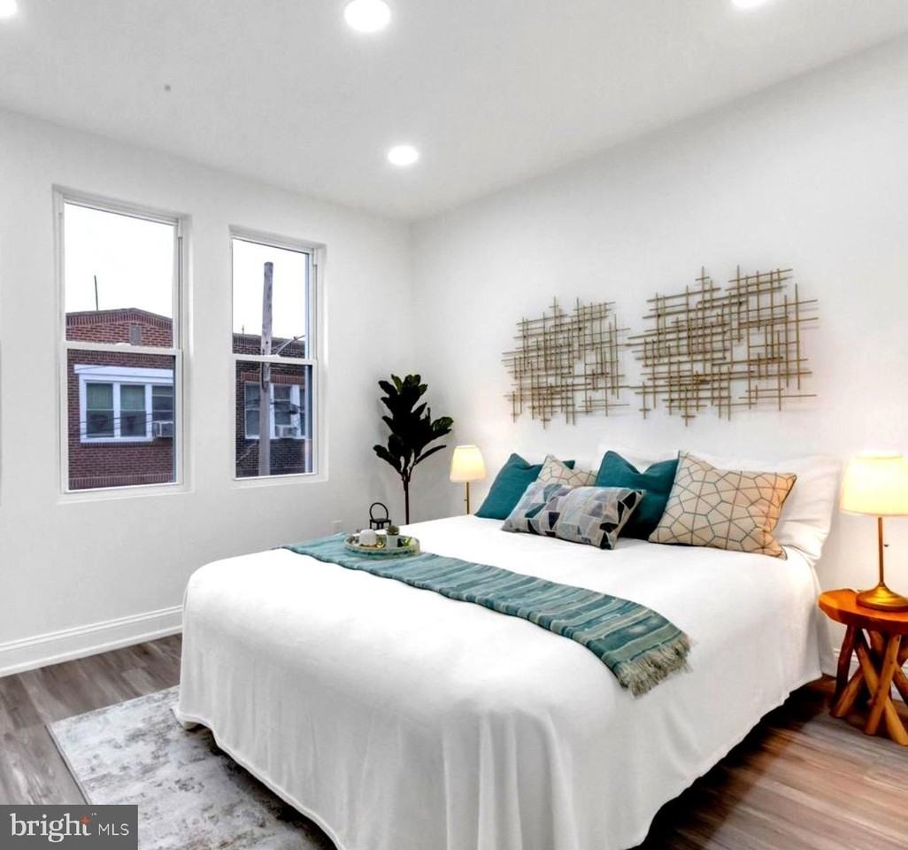 1621 S Newkirk St - Photo 5 of 15