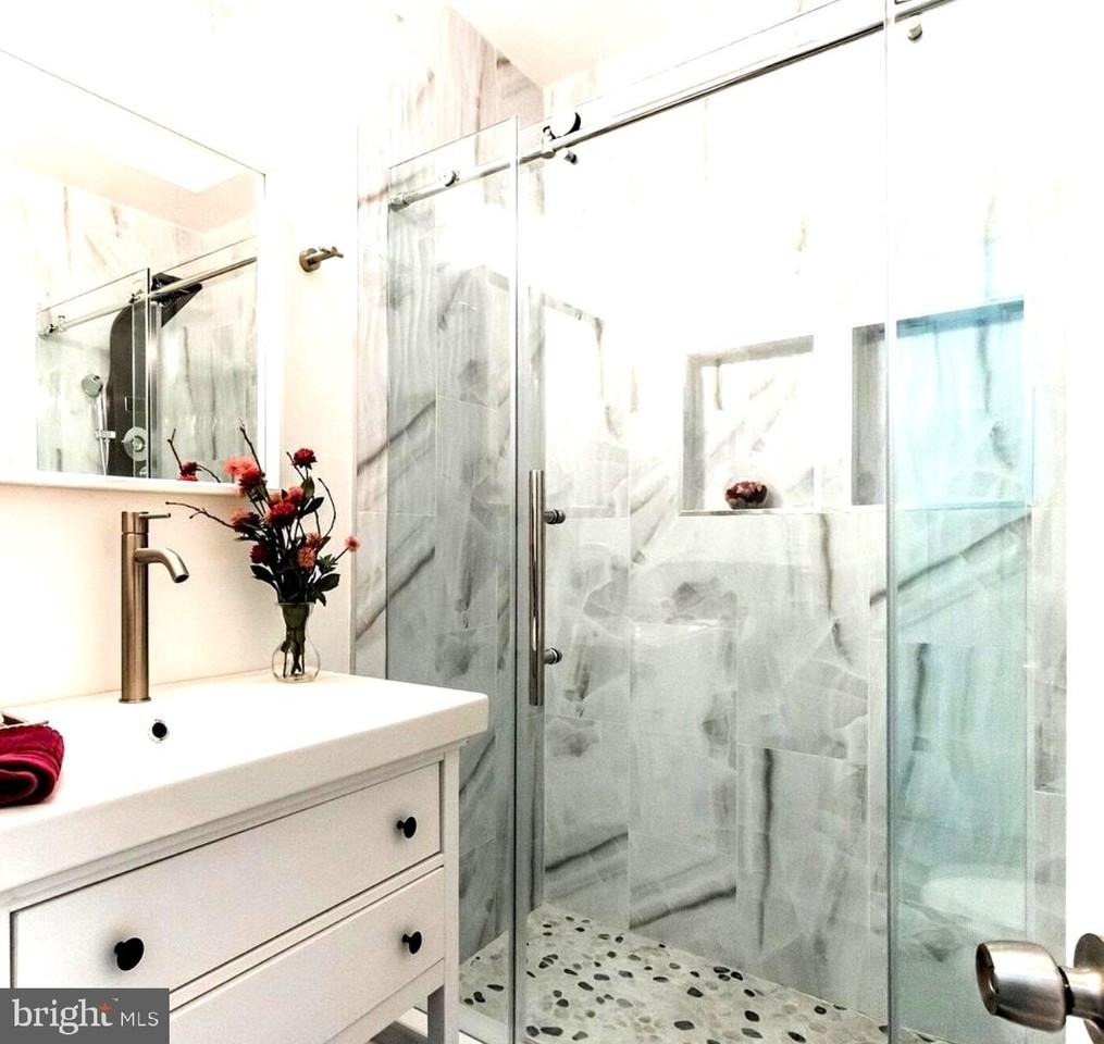 1621 S Newkirk St - Photo 7 of 15