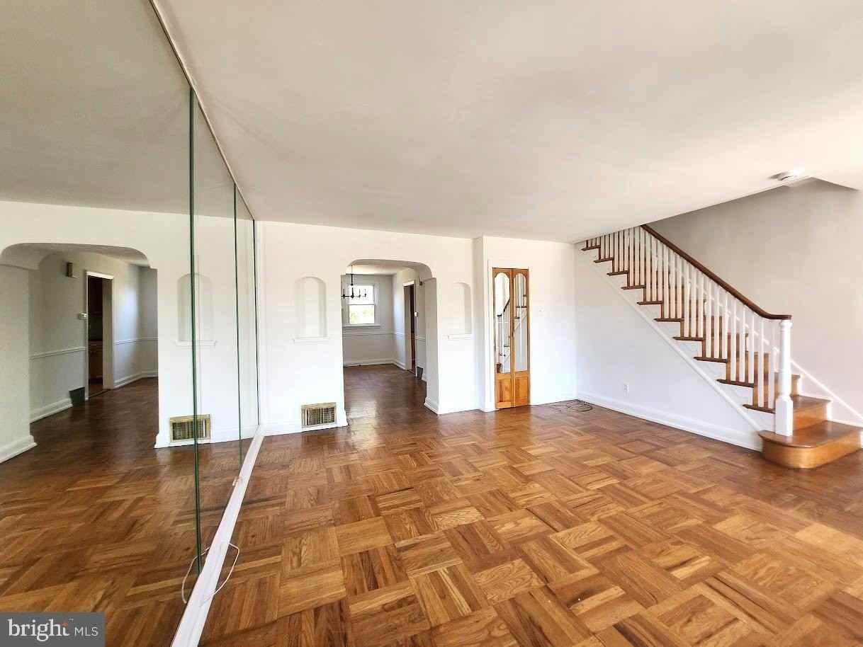 443 E Pleasant St - Photo 2 of 13