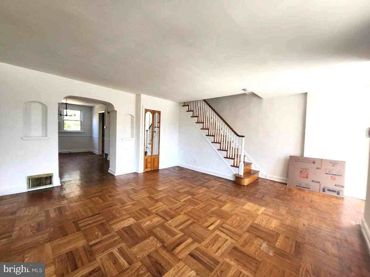 443 E Pleasant St - Photo 3 of 13