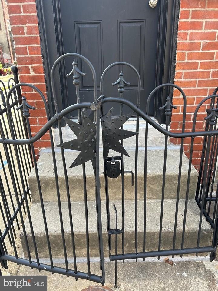 218 E Wildey St - Photo 3 of 46