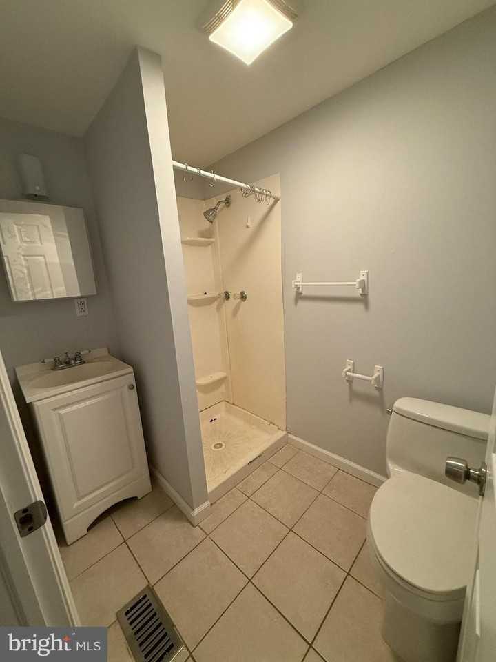 1923 Monument St - Photo 6 of 10