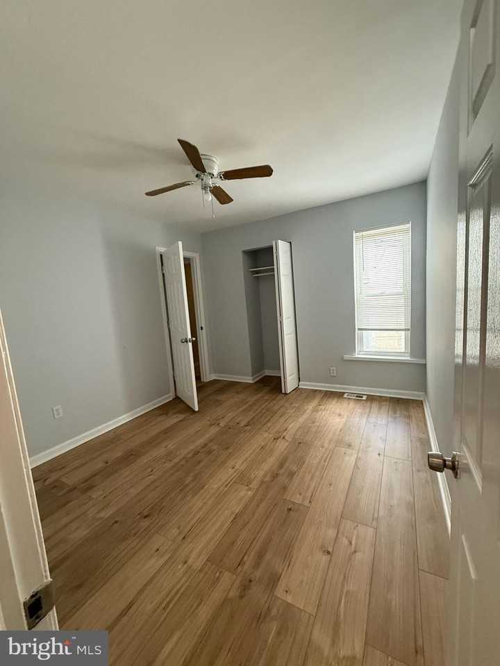 1923 Monument St - Photo 7 of 10