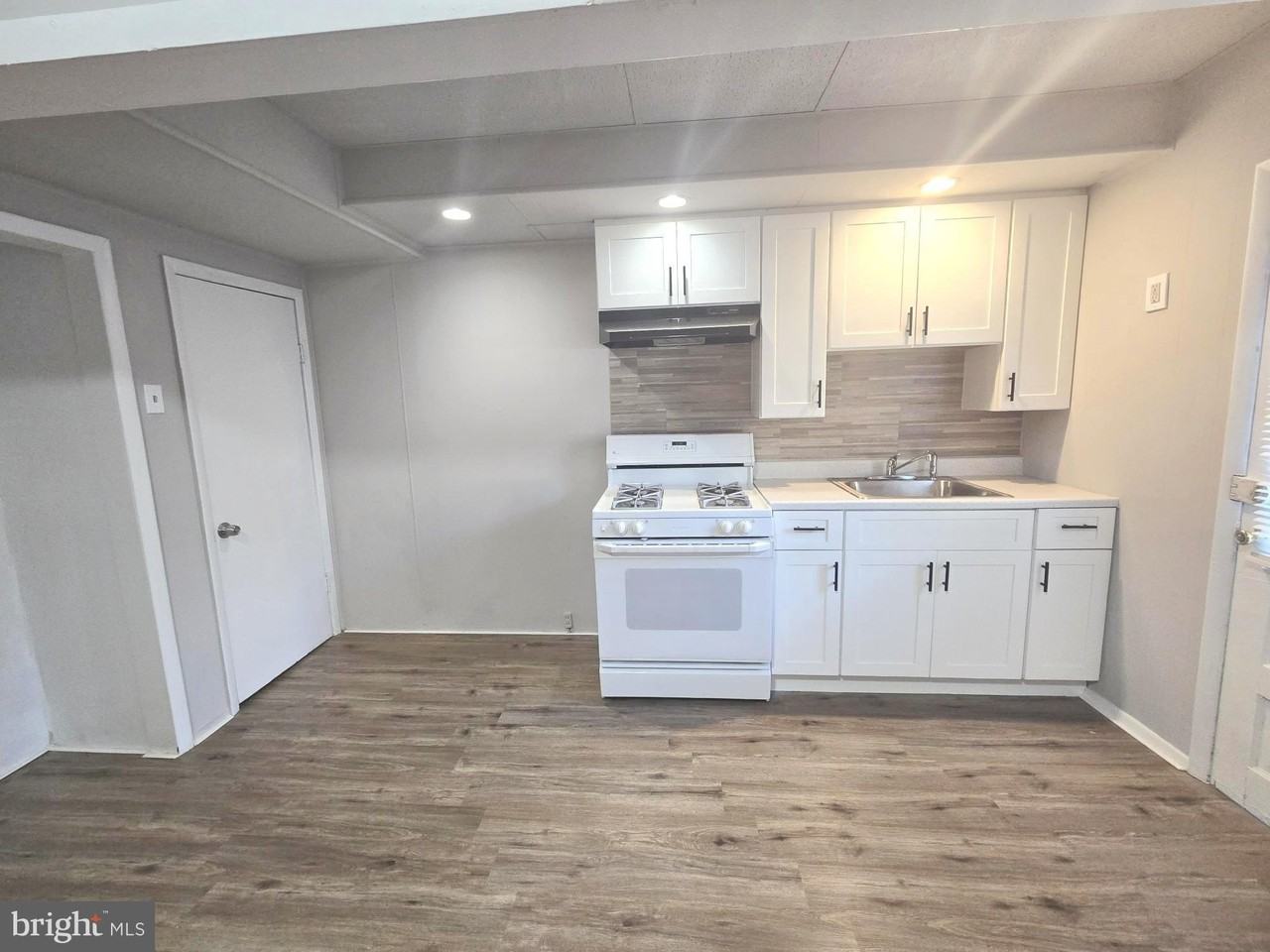 2540 S 61st St - Photo 6 of 23