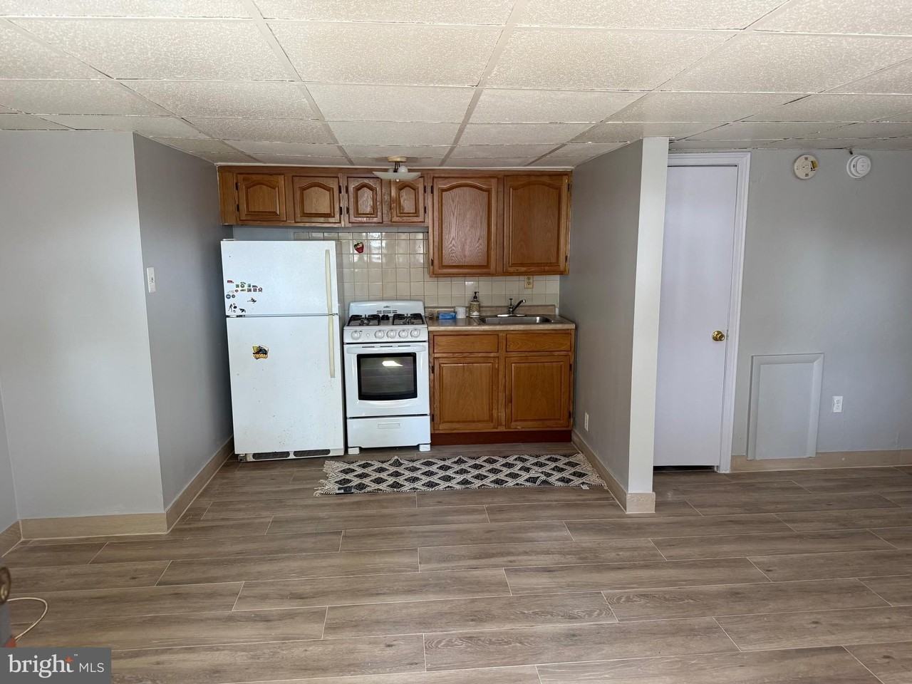 1041 Fanshawe Street - Photo 4 of 6