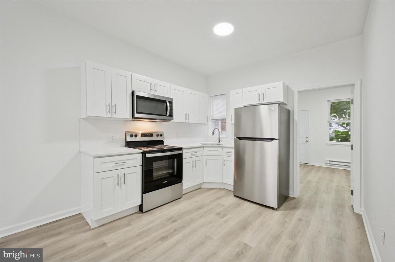 4453 N Gratz St - Photo 5 of 17