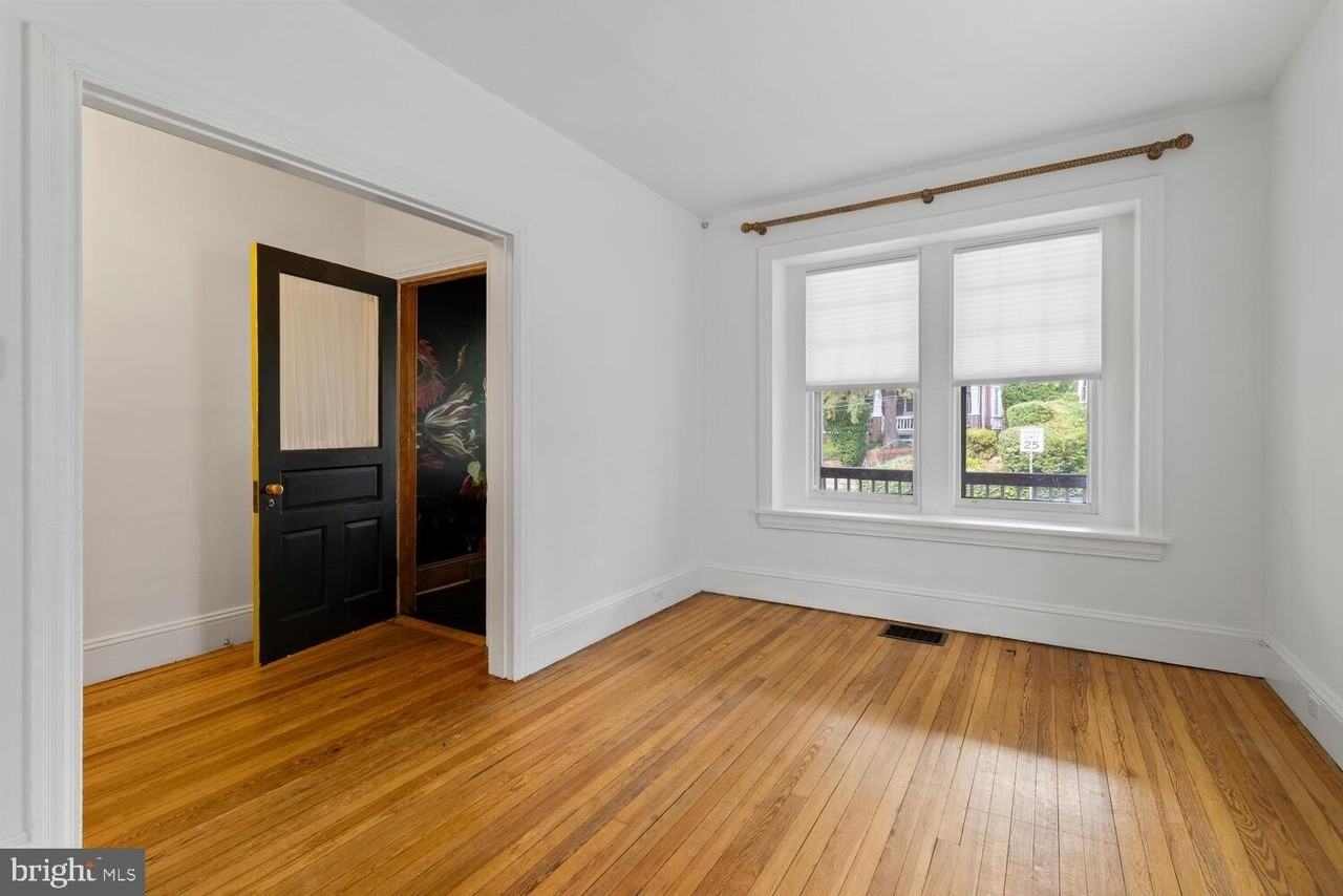 128 W Mount Pleasant Ave - Photo 7 of 31