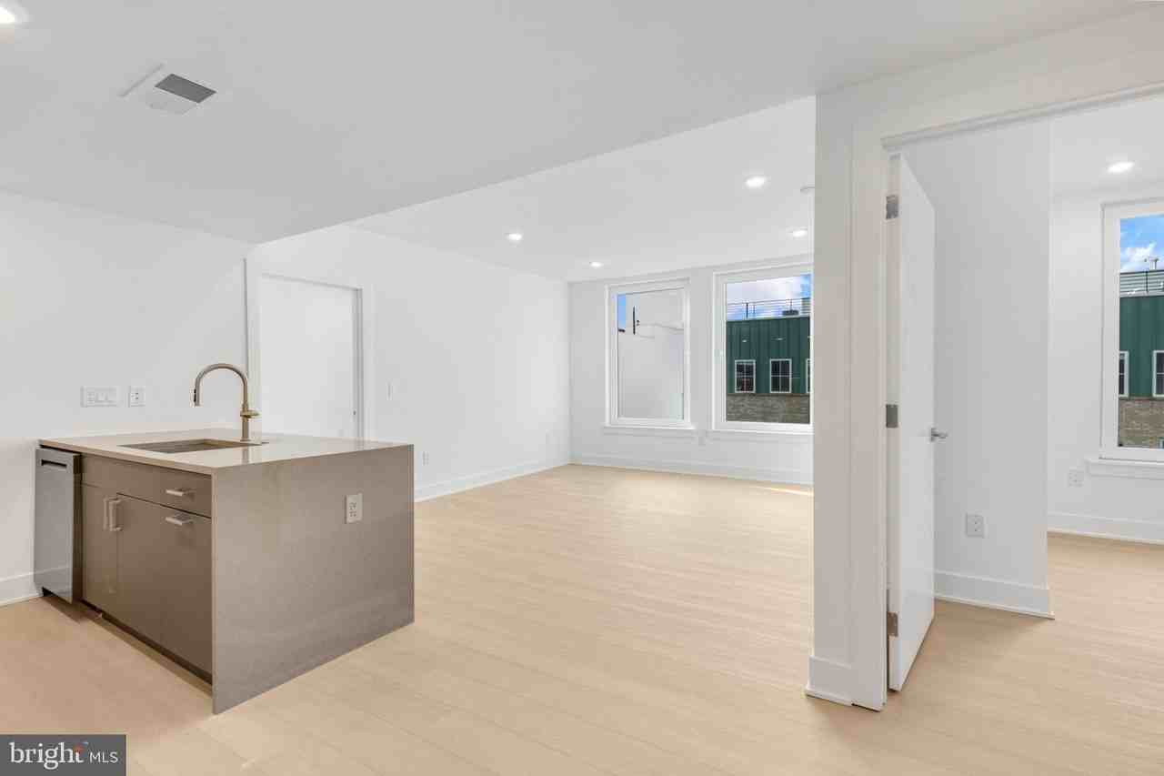 2000 Dreer St Apt 405 #405 - Photo 2 of 44